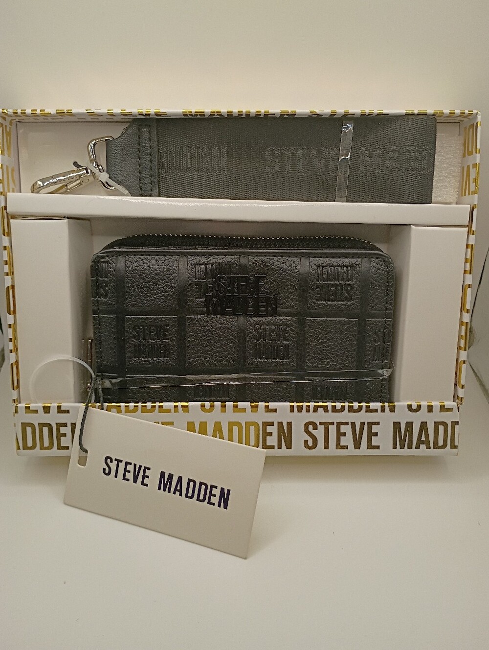 Steve Madden Wristlet. Black. NWT